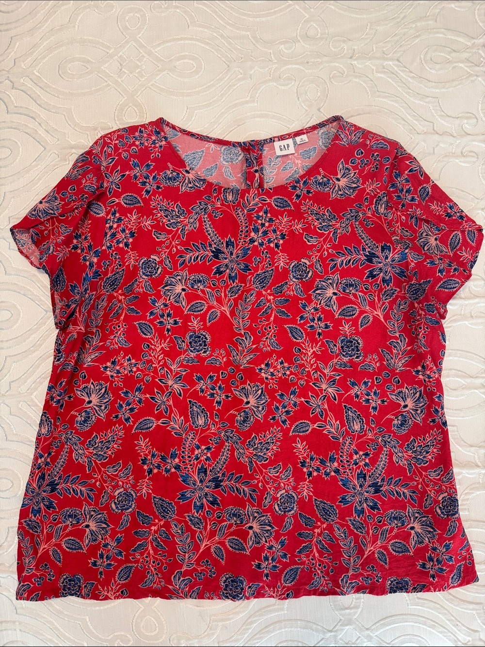 GAP Red Short-Sleeve Floral Blouse with Blue and Cream Accents